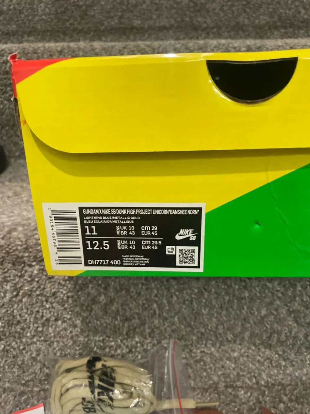 Nike gundam dunk